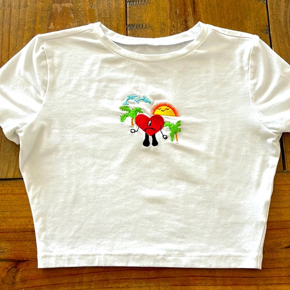 Bad Bunny - Un Verano Sin Ti - Crop Top with Embroidery - Picture 1 of 3